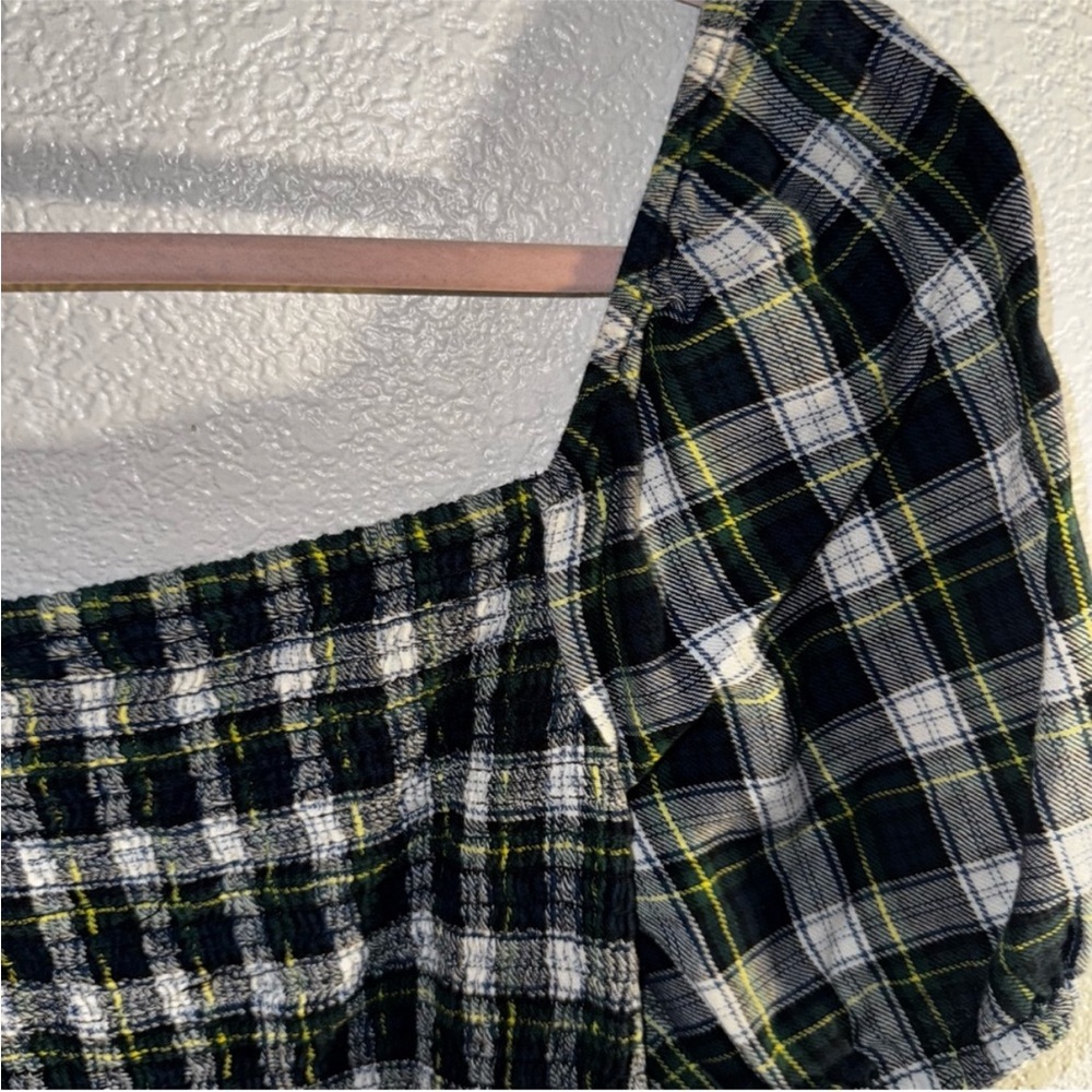 American Eagle Outfitters Black White Green Plaid Smocked Top - Picture 4 of 7